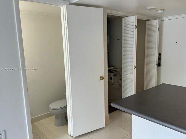 Foto del edificio - 5731 NW 37th St