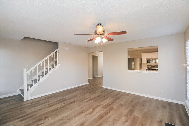 Foto del edificio - 5887 Eagles Feather Ln