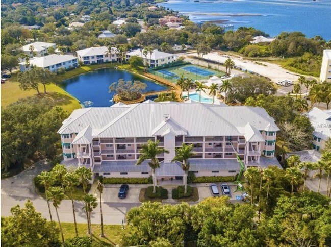 Foto del edificio - 294 Hidden Bay Dr