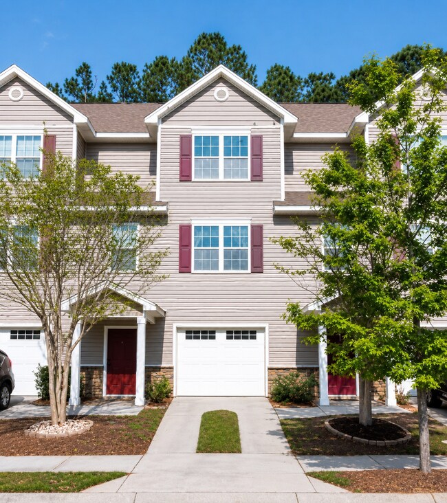 Foto del edificio - Beautiful Townhouse in West Ashley with Screened in Porch