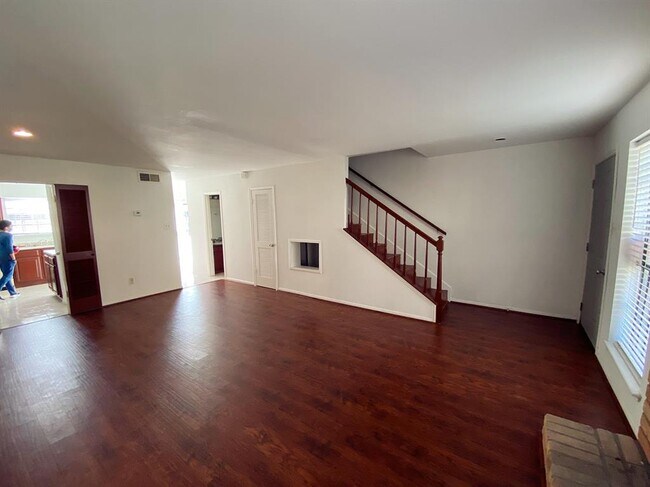 Building Photo - 9901 Sharpcrest St