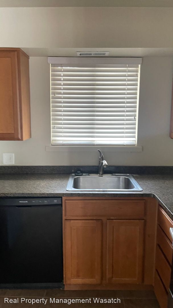 Building Photo - 2 br, 1 bath House - 846 e Cedar Pine #31