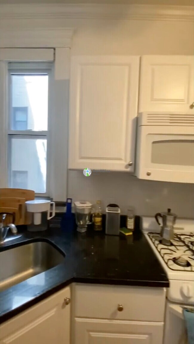 Building Photo - 26 Hemenway St