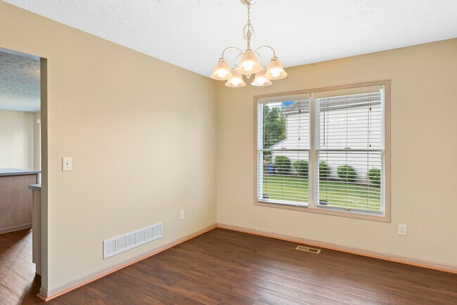 Building Photo - 8521 Old Ivory Way
