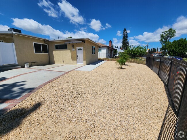 Building Photo - 8221 Alcove Ave