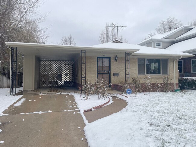 Building Photo - University Gardens 3 Bedroom Ranch Home!