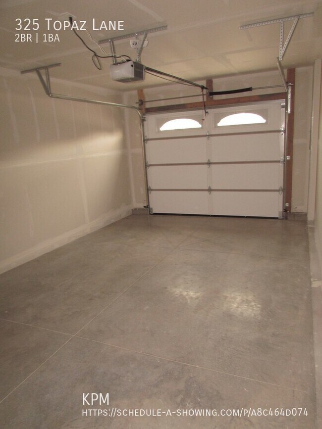 Building Photo - 2 BED | 2 BATH | GARAGE | SOUTH