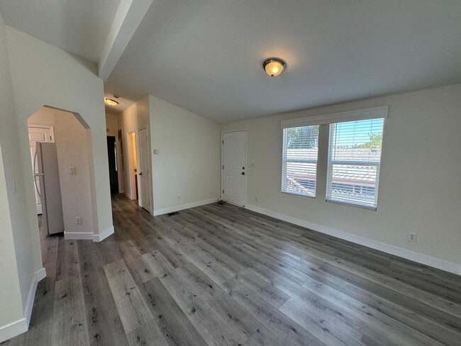 Building Photo - 3 bedroom 2 Full Bath Mobile Home Close to...