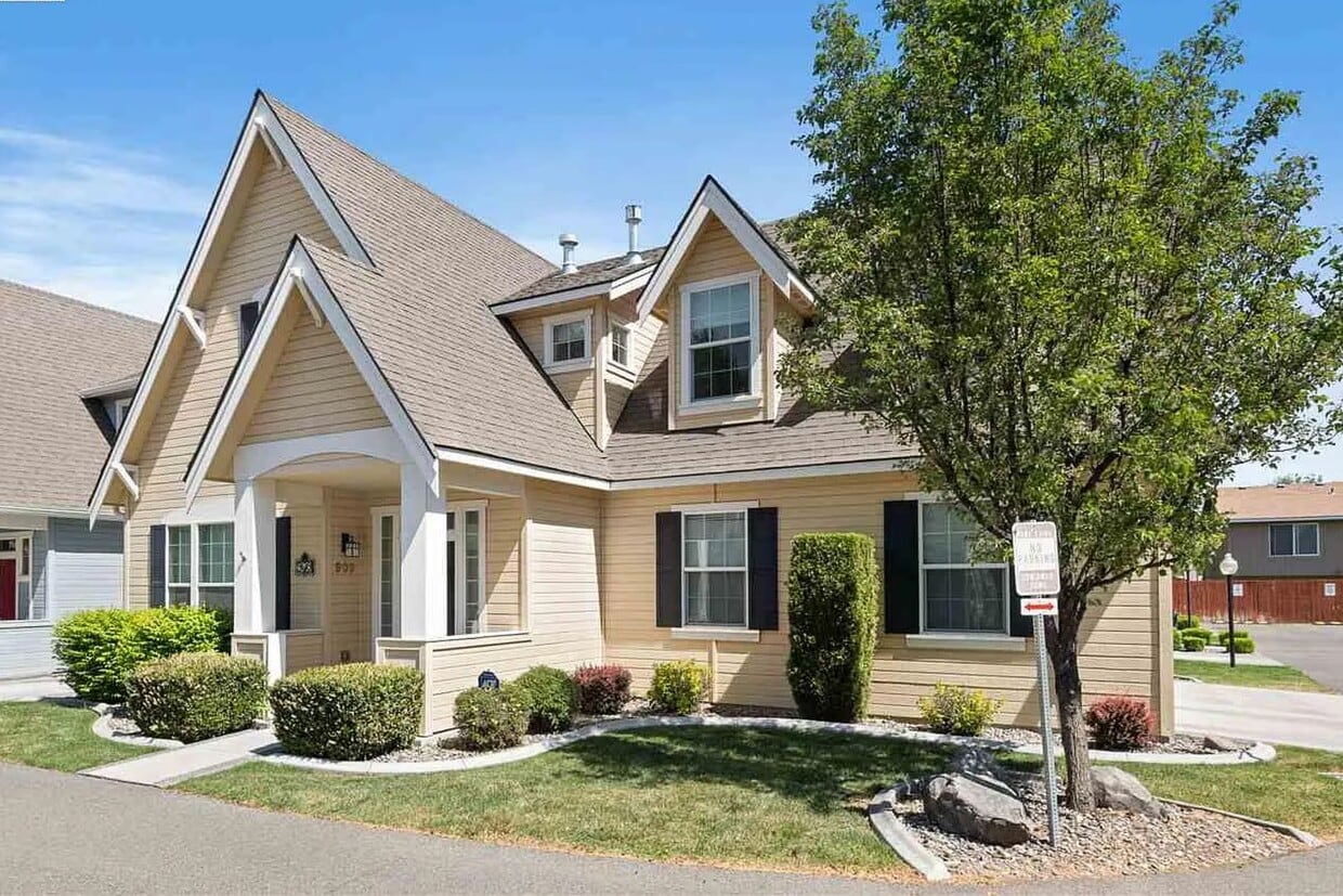 Primary Photo - Craftsman Style Townhome in Private Neighb...