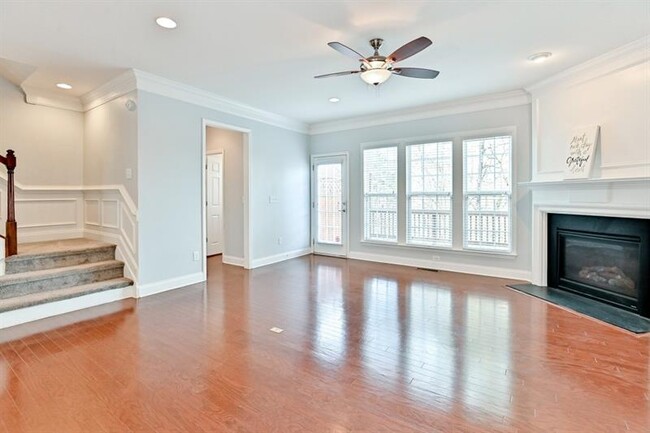 Foto del edificio - 5016 Ridgemont Walk