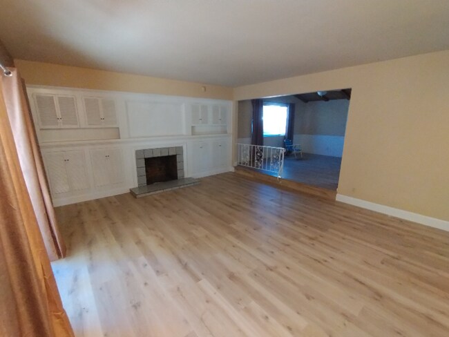 Building Photo - 628 W El Camino Ave