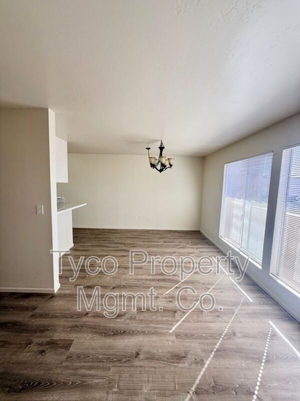 Building Photo - 361 Vance St