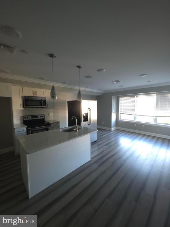 Building Photo - 3410 W Commissioner St