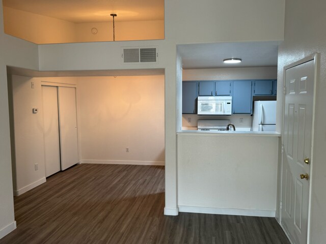 Building Photo - 7885 W Flamingo Rd