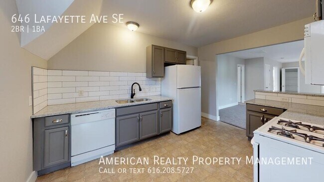 Building Photo - 646 Lafayette Ave SE