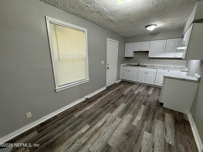 Building Photo - 5035 Campenella Dr