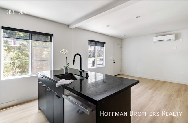 Building Photo - 209 Lucas Ave