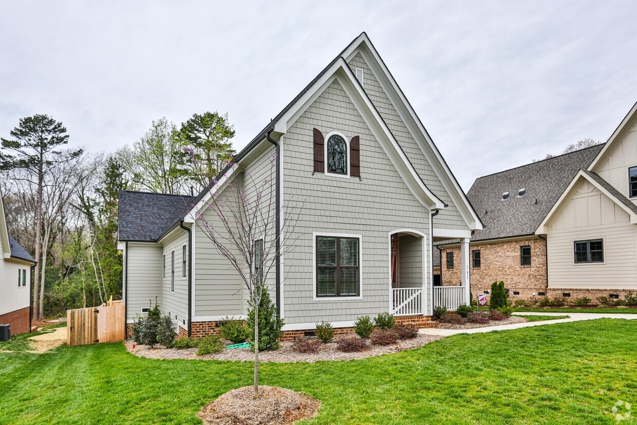 Building Photo - Greenwood Crossing