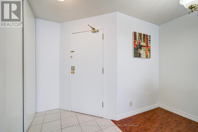 Building Photo - 25 Trailwood Dr