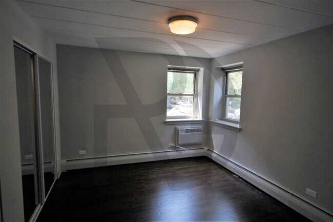 Foto del edificio - 6119 N Kenmore Ave