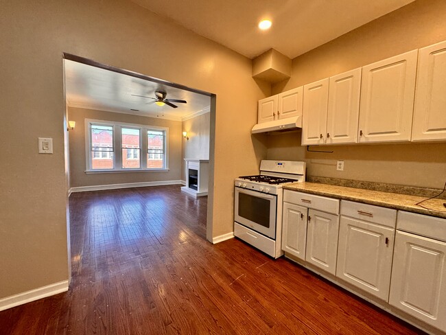 Building Photo - 2833 W 66th St