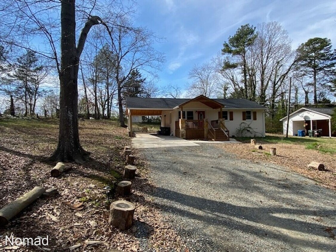 Primary Photo - 3 br, 1 bath House - 2916 Beechwood Dr