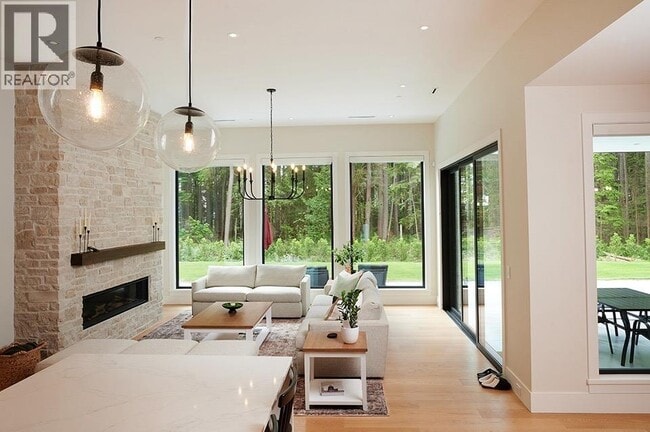 Building Photo - 372 Moyne Dr