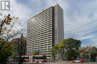 Building Photo - 666 Spadina Ave.