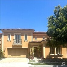 Building Photo - 53 Triana
