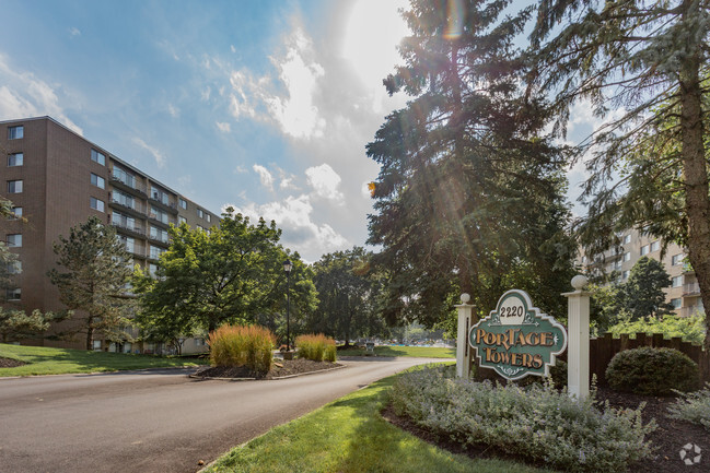 Foto principal - Portage Towers Apartments