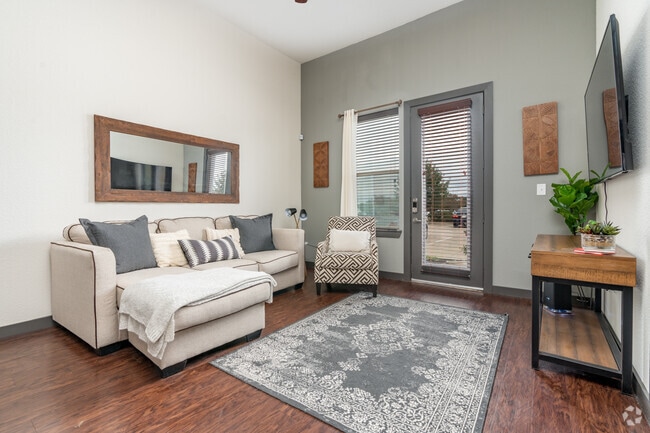 1BR, 1BA - 633SF - Living Room - Epic Apartments