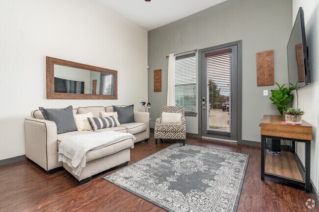 1BR, 1BA - 633SF - Living Room - Epic Apartments