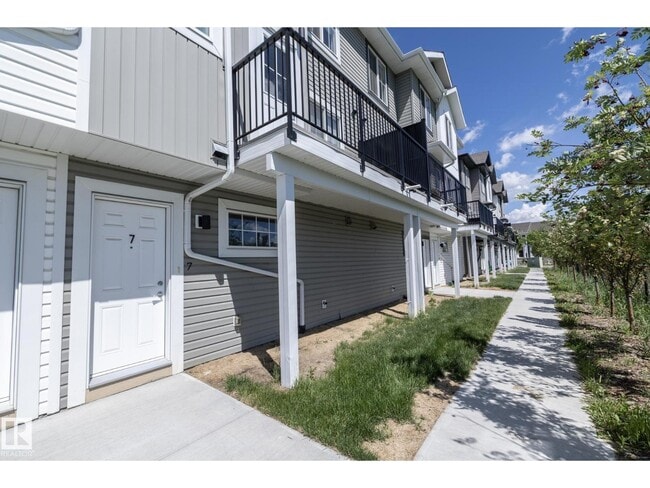 Building Photo - 2610 Maple Way NW