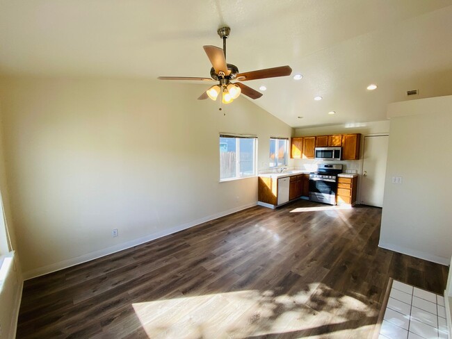 Foto del edificio - 4 Bed, 2 Bath in Great Elk Grove Location