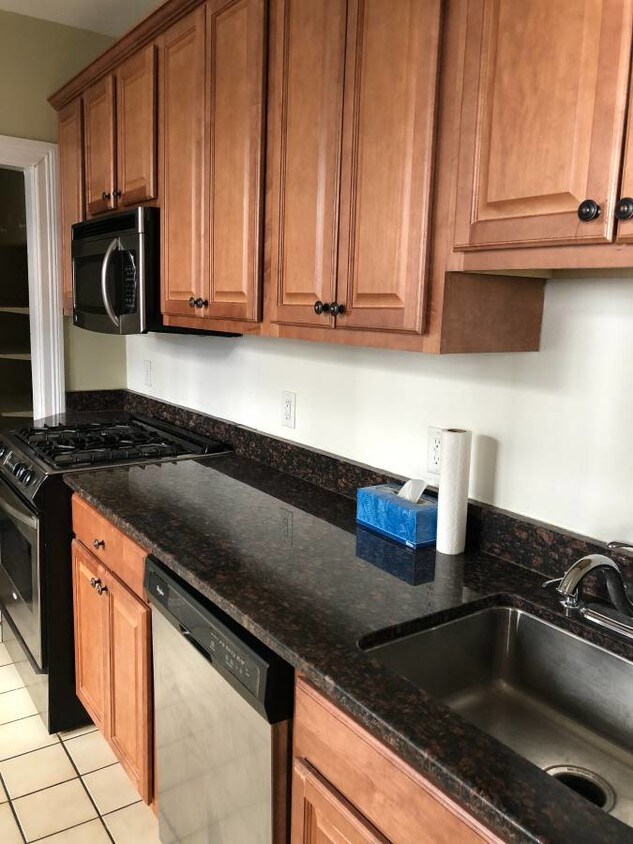 Foto principal - 319 Tappan St