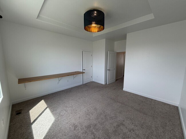 Foto del edificio - 8285 Lakeshore Dr