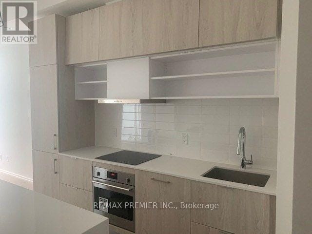 Building Photo - 8 Hillsdale Ave E