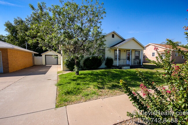 Front of House - 2220 Axtell St