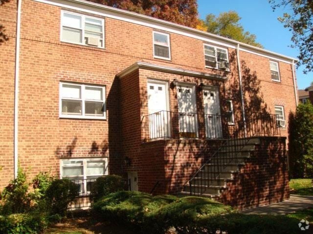 Primary Photo - 60 Arlo Rd