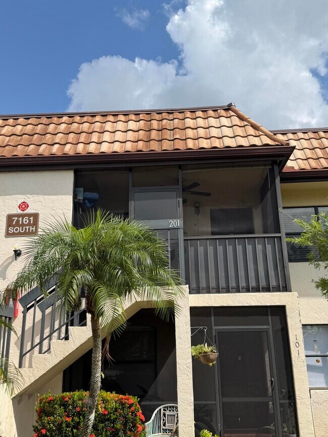 Building Photo - 7161 Golf Colony Ct