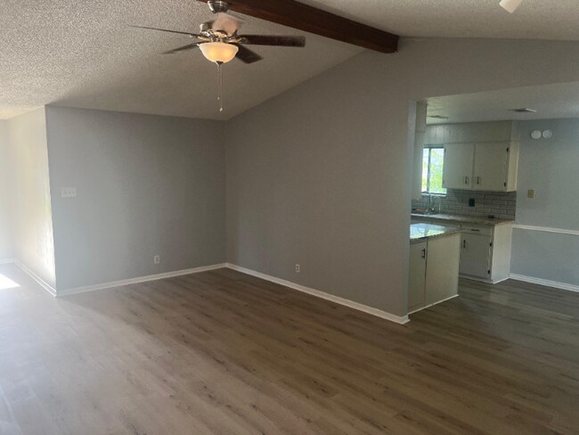 Foto del edificio - 3322 Tallwood Dr