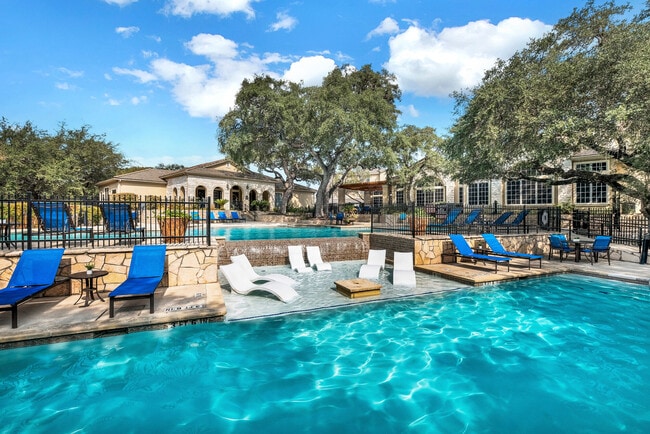 Building Photo - Villas Of Vista Del Norte