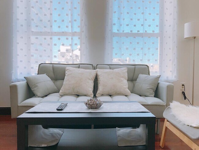 Setting - 217 N 11th St