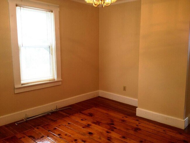 Building Photo - 10 Chapin St
