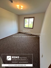 Building Photo - 564 E Slifer St