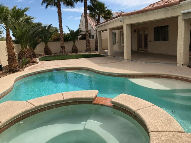 Foto del edificio - GORGEOUS SINGLE STORY POOL & SPA 4 BD, 2BA...