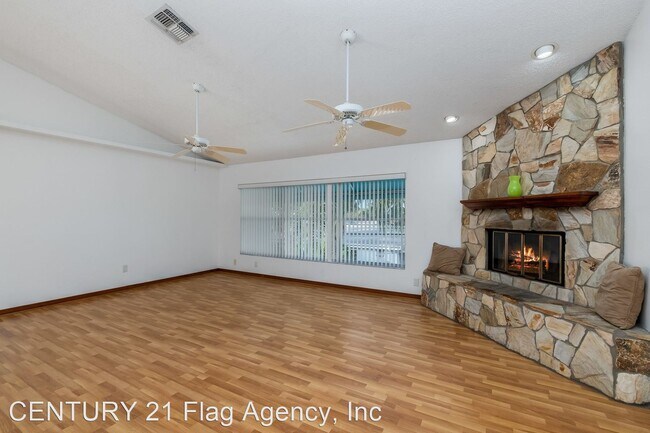 Building Photo - 3 br, 2 bath House - 142 Country Club Dr
