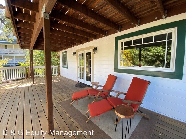 Building Photo - Studio, 1 bath House - Carriage House