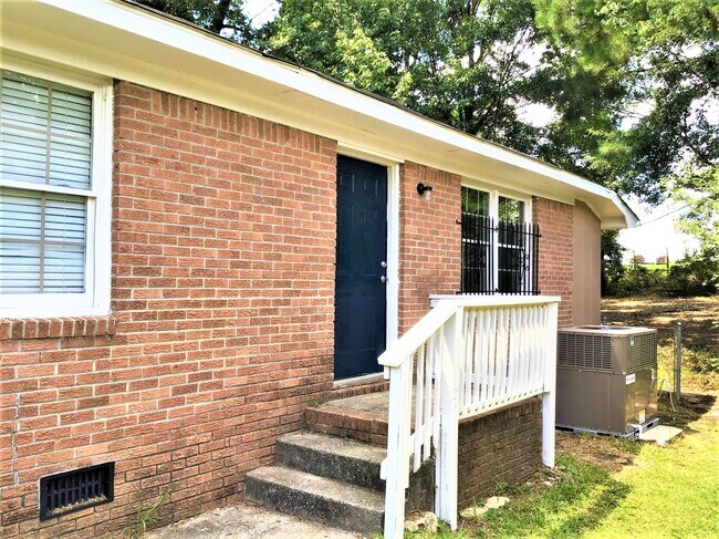Building Photo - 2117 Apple Valley Rd