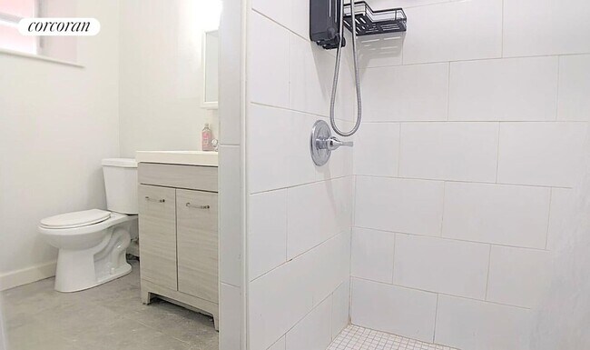 Foto del edificio - 240 E 92nd St